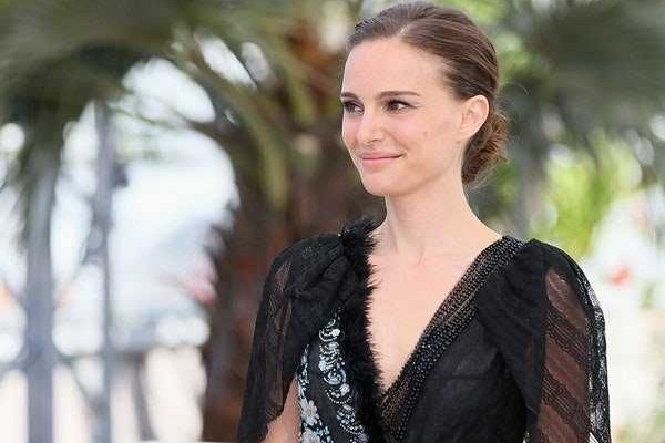 9 Potret Natalie Portman, Jadi Jane Foster di 'Thor: Love and Thunder'