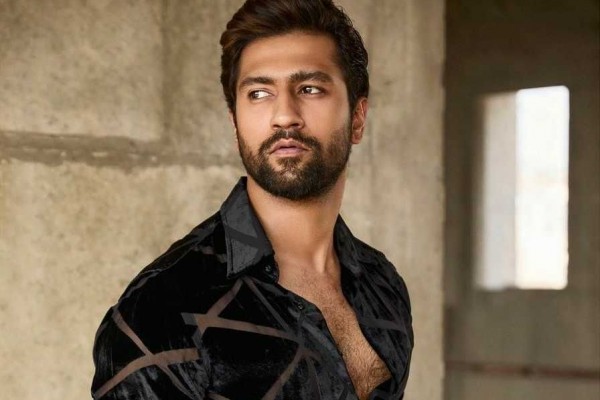 Dikabarkan Pacar Katrina Kaif, 9 Potret Manly Vicky Kaushal