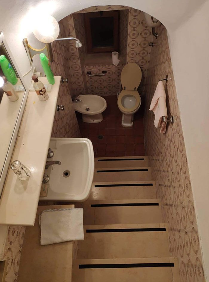Bentuknya Bikin Ngakak! 10 Potret Desain Kamar Mandi Paling Aneh