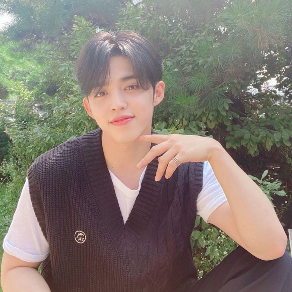 Idol KPop Kelahiran 1995 Ini Jadi Leader Grup