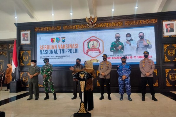 Kontak dengan Khofifah, Bupati Jombang dan Keluarga Tes PCR