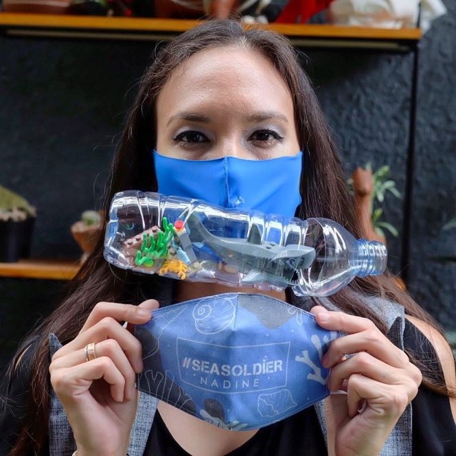 Sarat Pesan, 9 Potret Masker ala Nadine Chandrawinata yang Unik