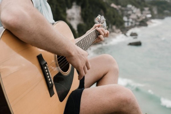 20 Bagian-Bagian Gitar dan Fungsinya, Lengkap!