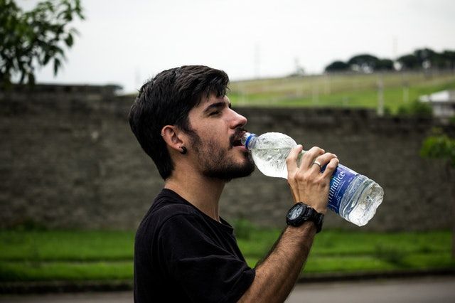 5 Pola Kebiasaan Minum Ini Bantu Menurunkan Berat Badan, Mau Coba?