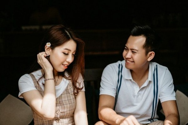 Omongan 5 Zodiak ini Selalu Manis, Jago Gombal dan Merayu, Awas Luluh!