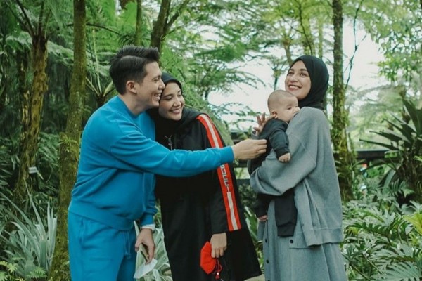Keponakan Kesayangan, 9 Potret Akrab Wisnu-Shireen dengan Ukkasya