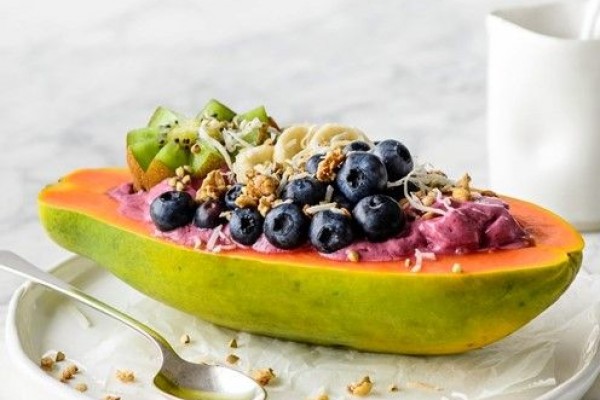 5 Inspirasi Menu Sarapan Menggunakan Papaya Boats, Bikin Gemas!