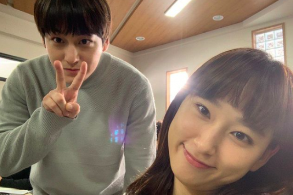 Chemistry Terhalang Genre, 9 Potret Serasi Kimbum dan Ryu Hye Young