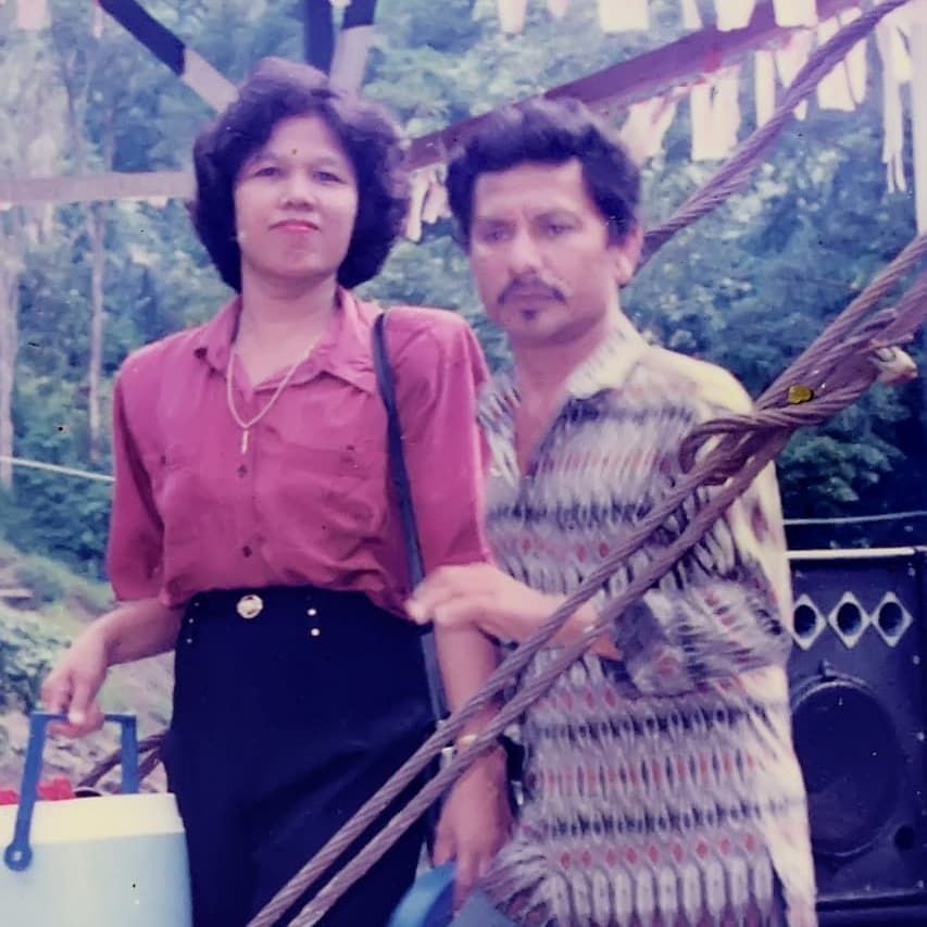 9 Potret Masa Muda Ayah, Kakek, dan Nenek Rizky Billar, Rupawan Semua!