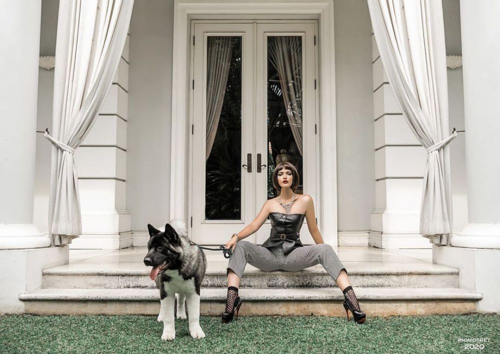 Supermewah! 10 Photoshoot Nia Ramadhani Berbagai Tema