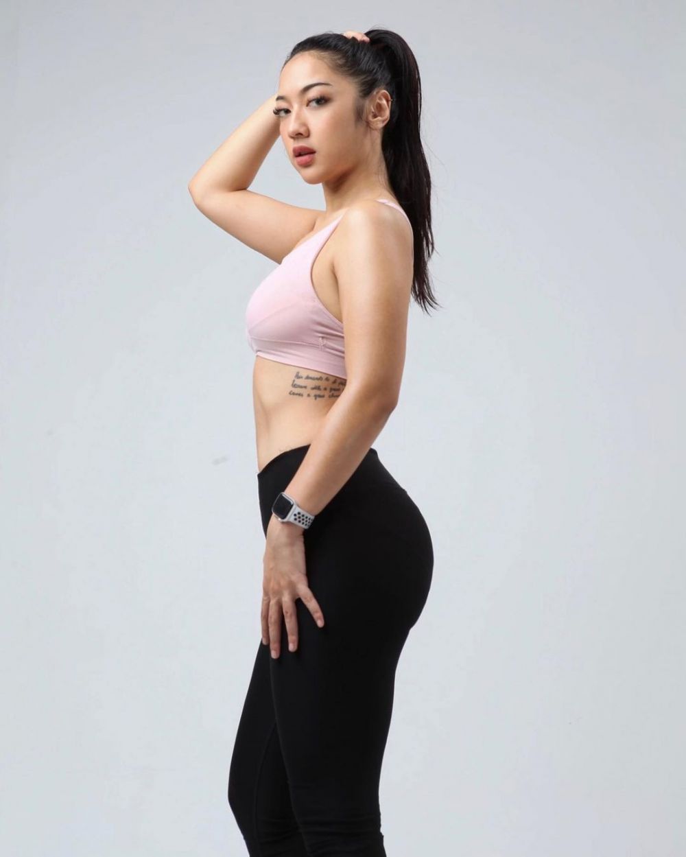 10 Outfit Kece Anindita Hidayat yang Cocok Buat Workout, Seksi Abis!