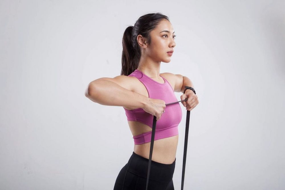 10 Outfit Kece Anindita Hidayat yang Cocok Buat Workout, Seksi Abis!