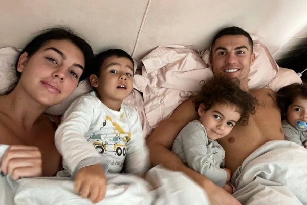 9 Momen Cristiano Ronaldo Bareng Keempat Anak di Tengah Kesibukannya
