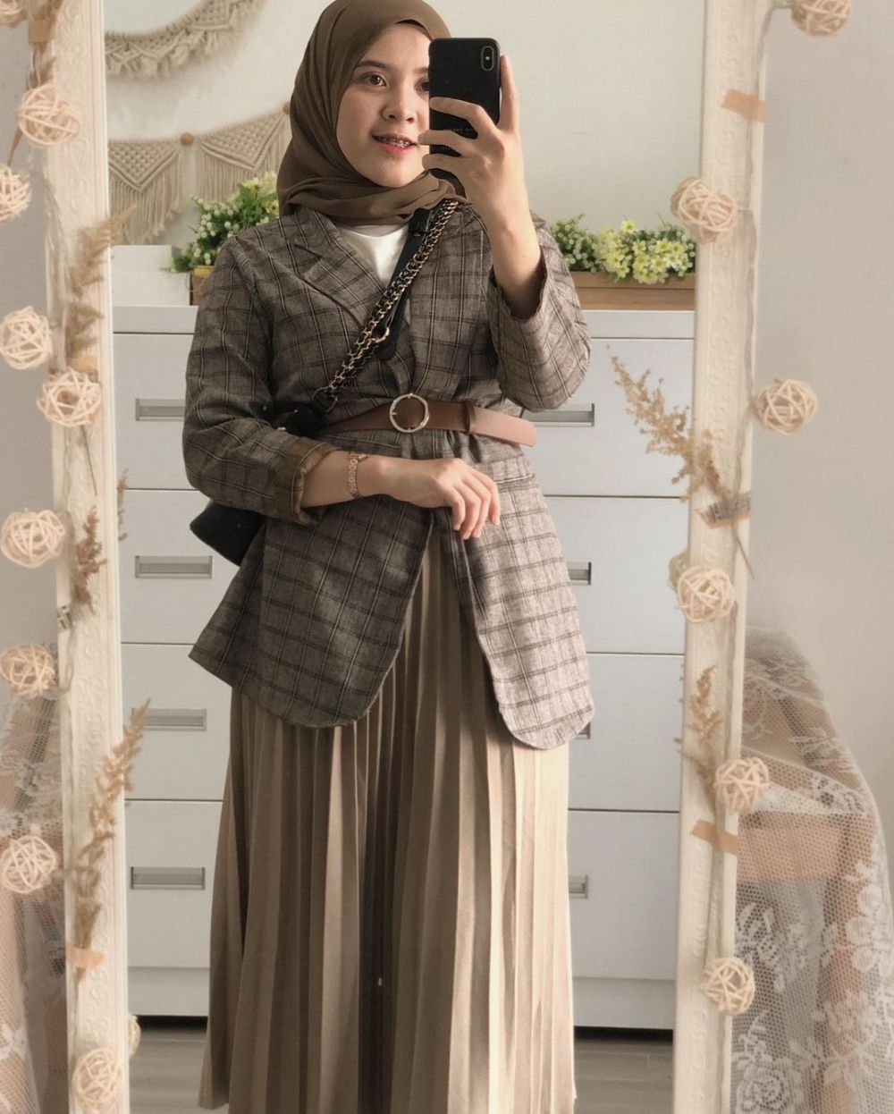 10 Gaya OOTD Hijab Korean Style ala Lida Lubis, Gampang Ditiru
