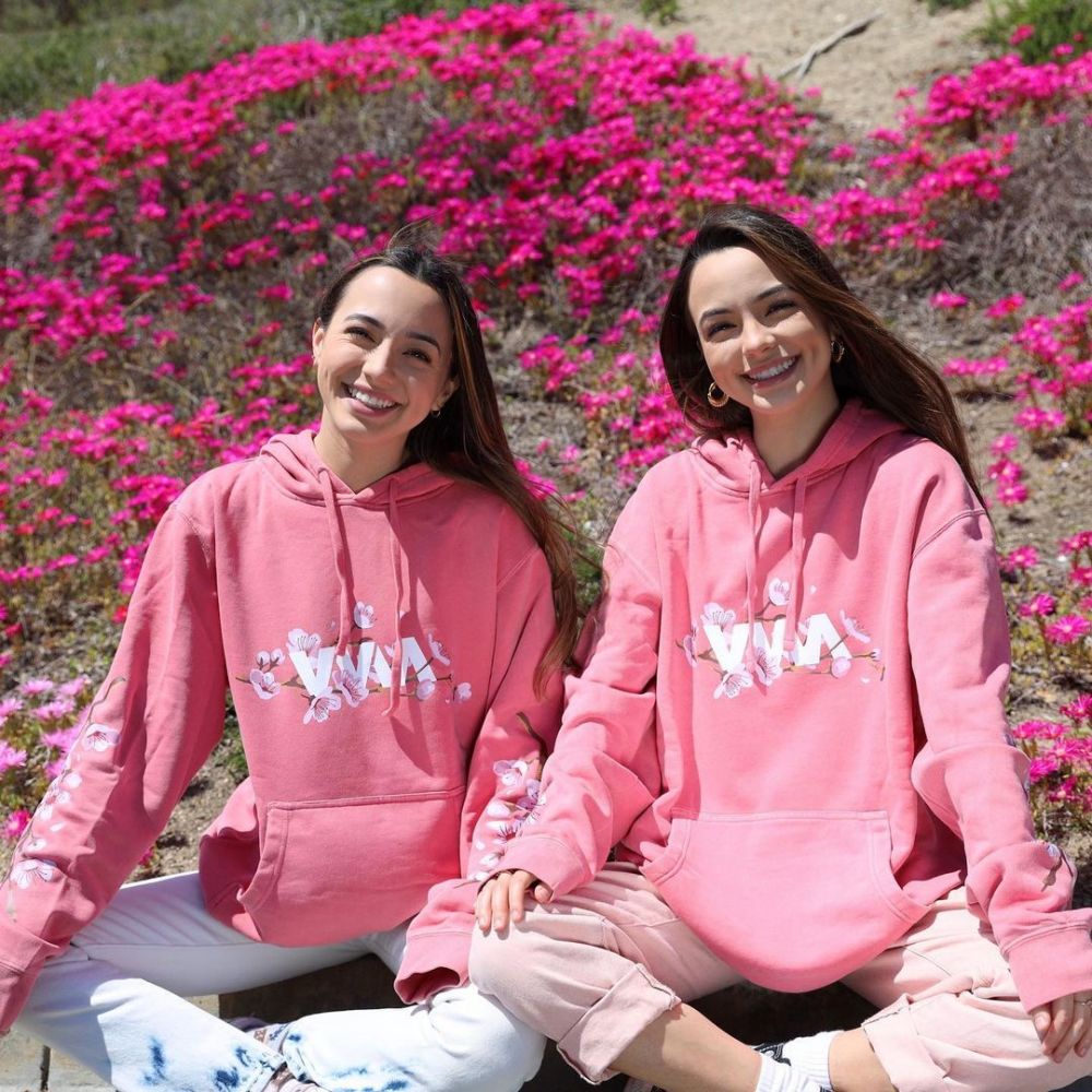 Twins show. Merrell Twins. Merrell Twins биография.