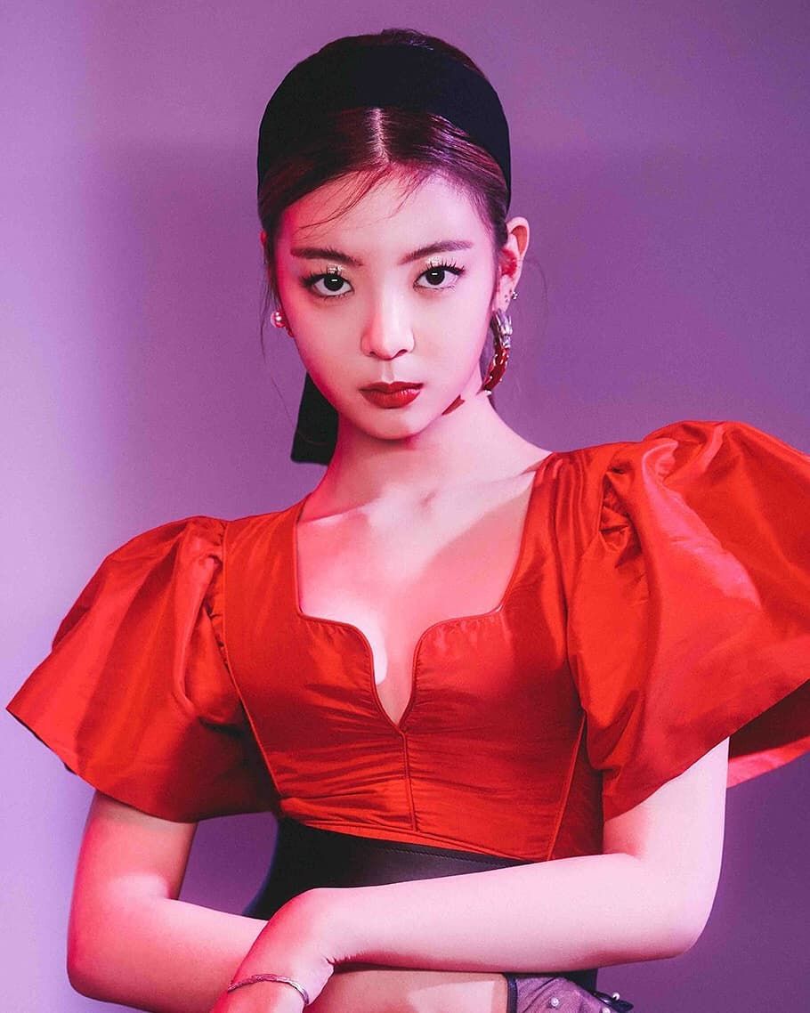 10 Visual Paripurna Lia Itzy Dengan Tatapan Tajam 7290