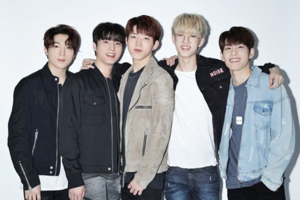 9 Inspirasi Jaket ala Personel DAY6, Super Modis dan Trendi!