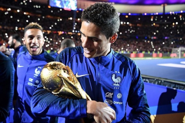 Raphael Varane Resmi Pensiun dari Timnas Prancis