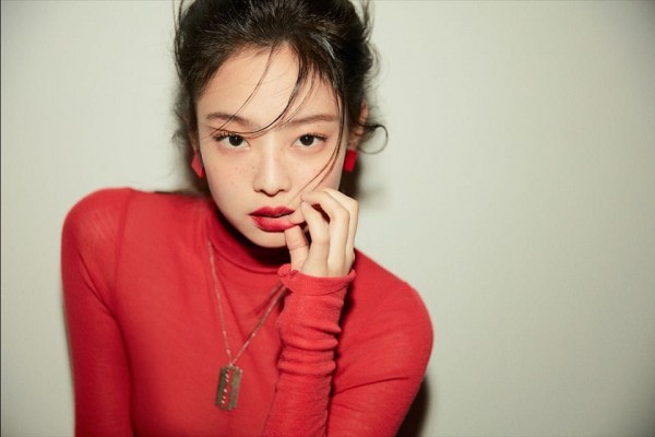 9 Pesona Jennie BLACKPINK dengan Outfit Merah, Imut dan Menggemaskan!