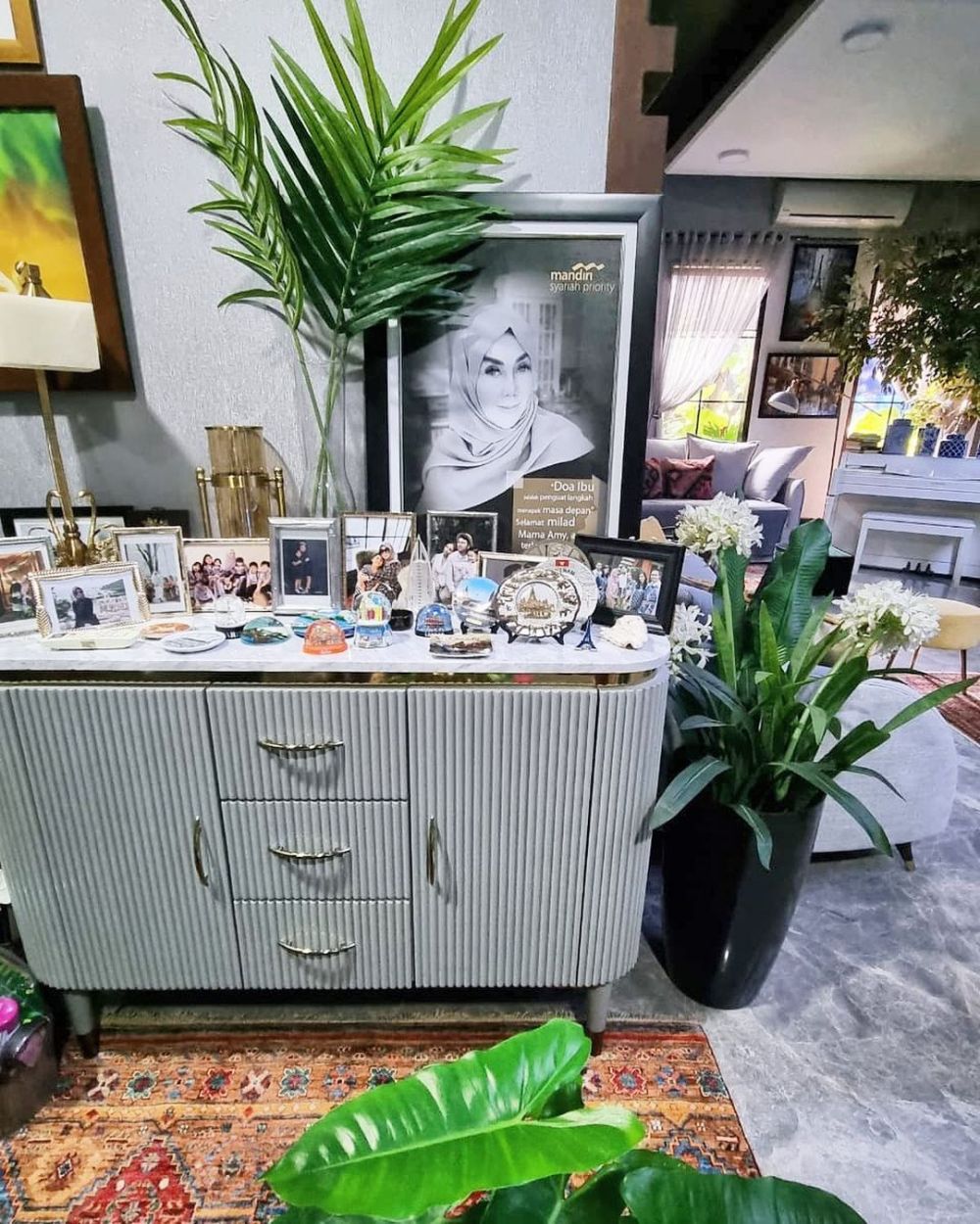 10 Potret Isi Rumah Baru Amy Qanita, Asri Banget!