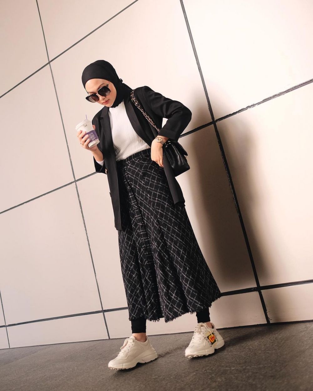 10 Outfit dengan Bawahan Rok ala Indah Nada Puspita