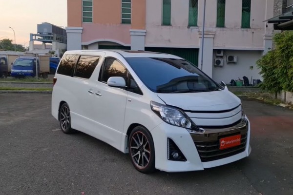 Deretan Mobil Mewah Bekas Taksi, Harganya Menggiurkan