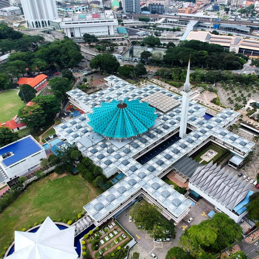 5 Masjid Termegah di Kuala Lumpur, Malaysia yang Bikin Betah Ibadah