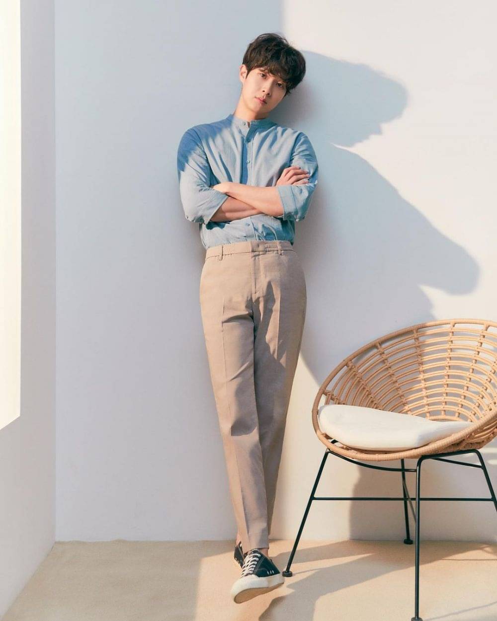 9 OOTD Kasual Hingga Formal Ala Choi Woo Shik