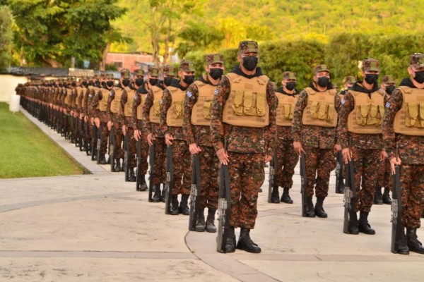 El Salvador Tingkatkan Personel Militer untuk Ringkus Bandit