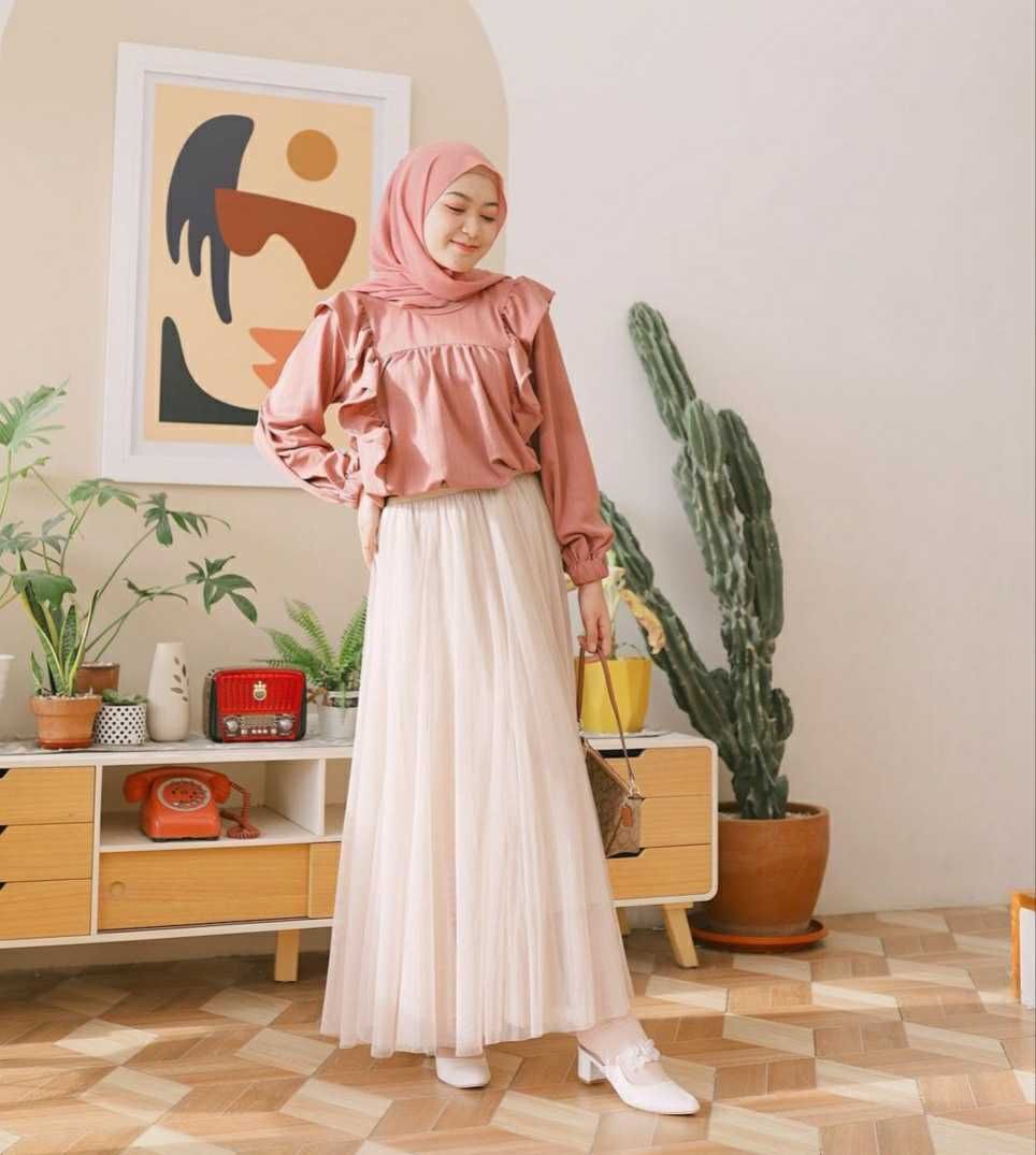 8 Outfit Hijab Rok Ala Saritiw Yang Nyaman Dan Tidak Membosankan