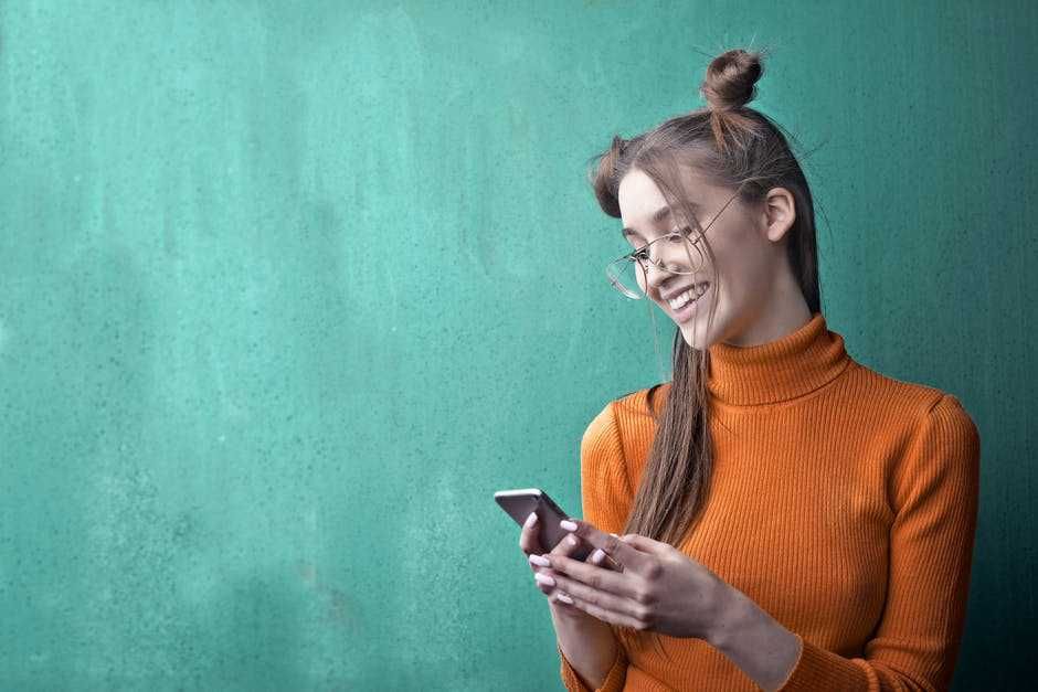 5 Trik Mudah Luluhkan Hati Cowok Lewat Chat, PDKT-mu Bakal Lancar