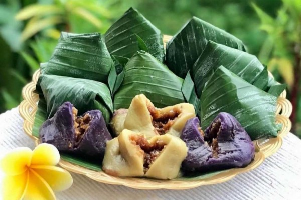 Kue Tradisional Yang Dibungkus Daun Pisang