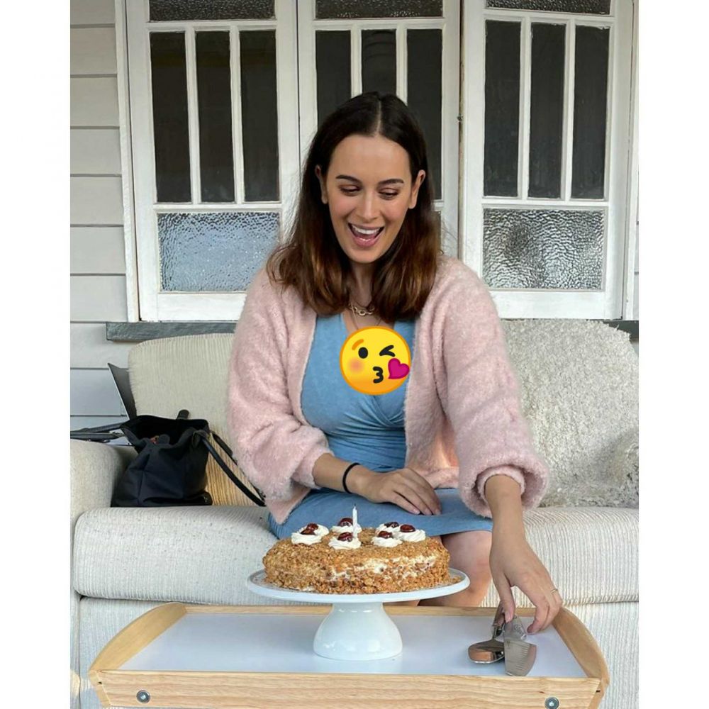 9 Potret Menawan Evelyn Sharma, Umumkan Kehamilan Pertama
