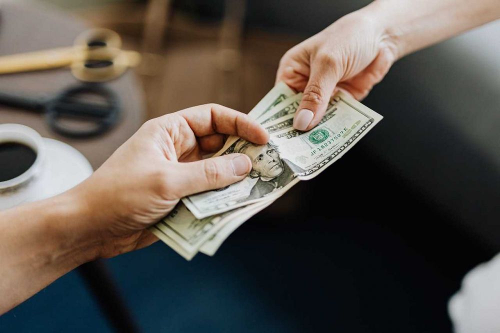 5 Cara Halus Menolak Permintaan Teman Soal Pinjam Uang
