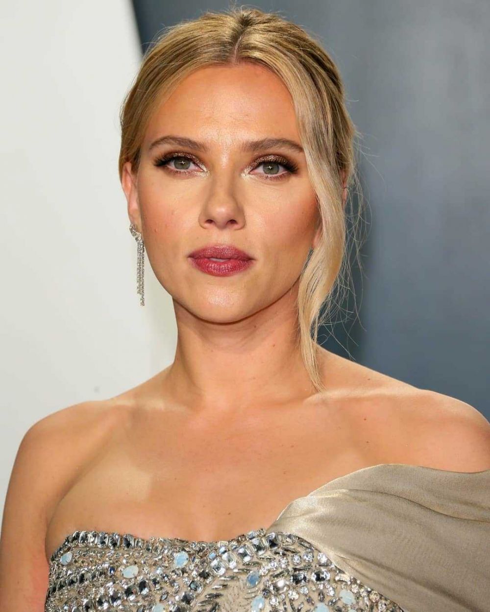 10 Adu Gaya Scarlett Johansson Vs Florence Pugh, Bintangi Black Widow