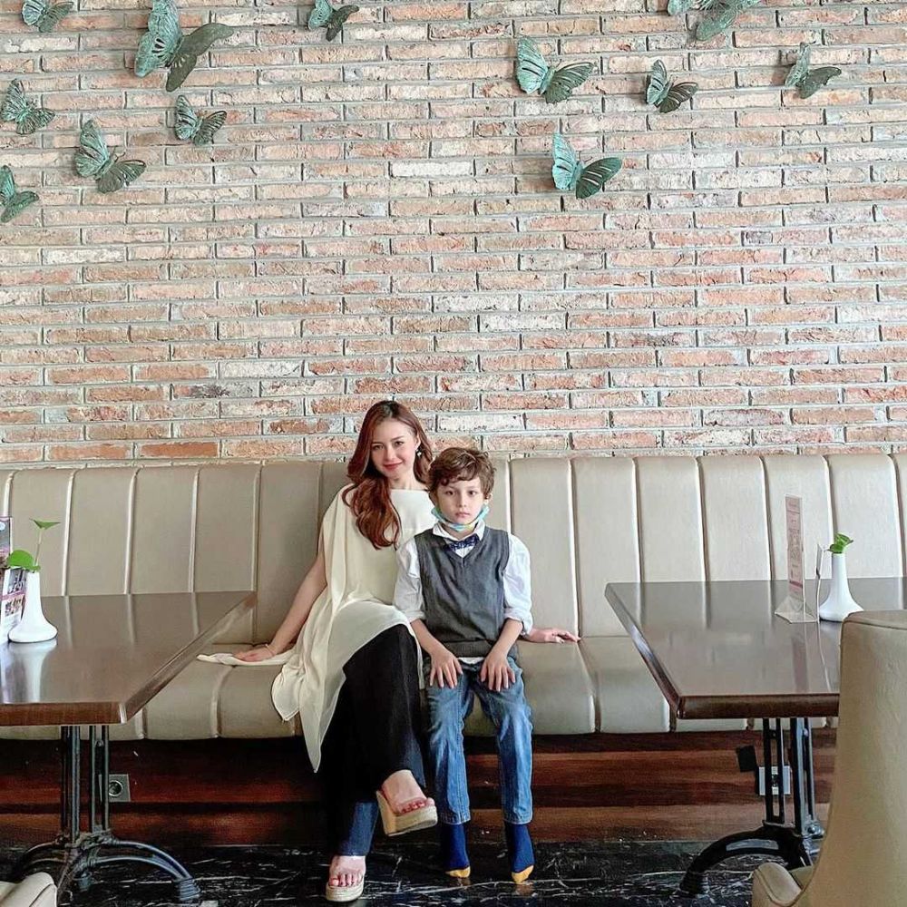 10 Adu Gaya Voke Victoria Vs Garneta Haruni Asuh Anak, Single Mom Kuat