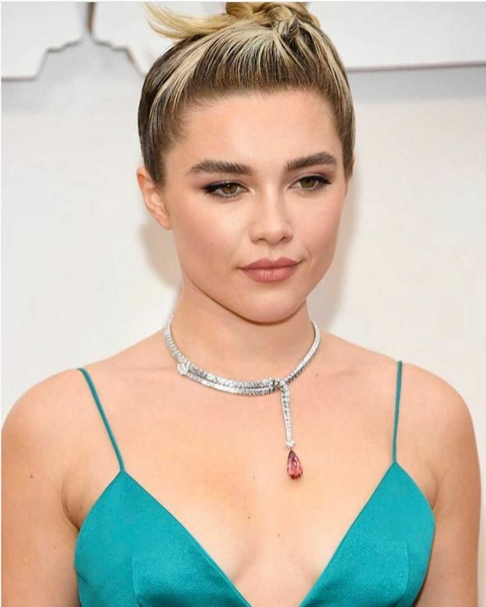 10 Adu Gaya Scarlett Johansson Vs Florence Pugh, Bintangi Black Widow