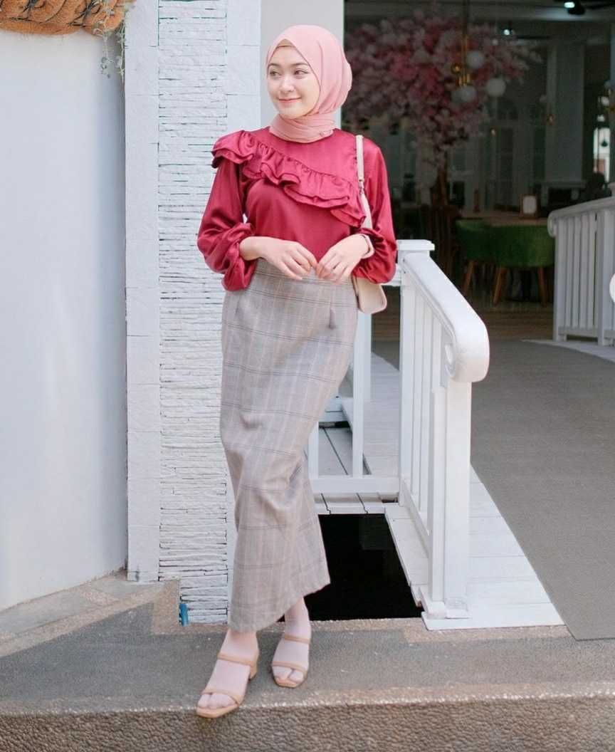 8 Outfit Hijab Rok Ala Saritiw Yang Nyaman Dan Tidak Membosankan