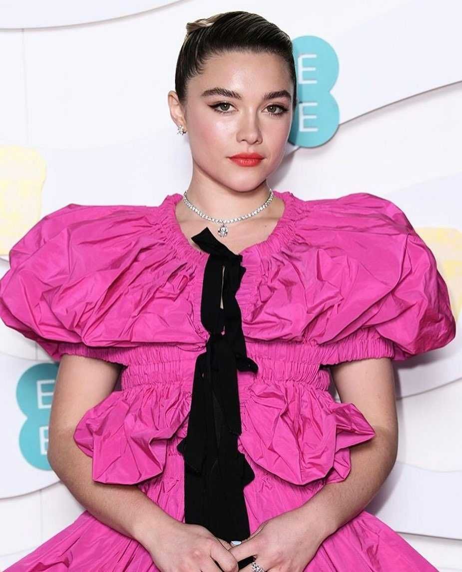 10 Adu Gaya Scarlett Johansson Vs Florence Pugh, Bintangi Black Widow