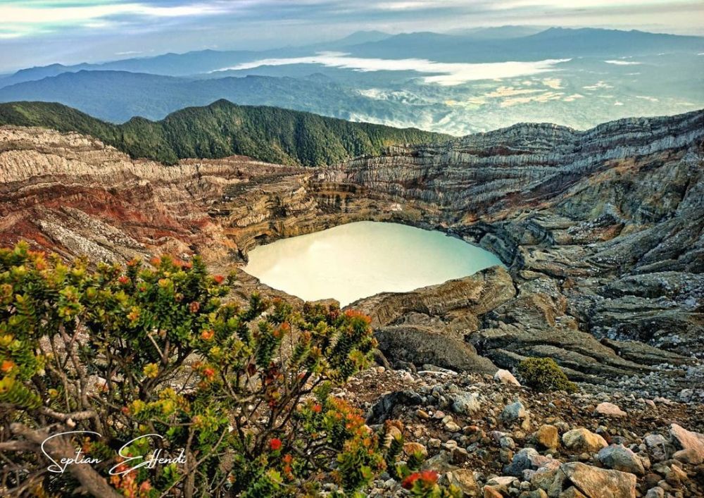 Gunung Dempo Pagar Alam Semburkan Abu Vulkanis Selama 4 Menit 
