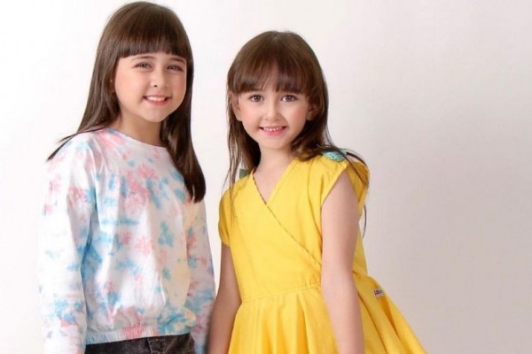 10 Potret Elise Brosnan, Adik Ciara Brosnan yang Gak Kalah Menawan
