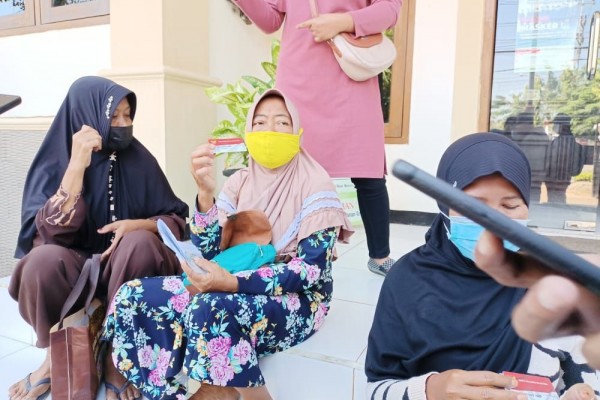 Terakhir Terima Bantuan Februari, Belasan Warga Datangi Dinsos Tuban