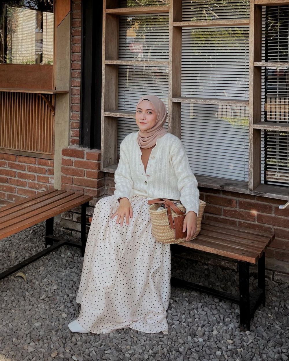 7 Inspirasi Hijab dengan Rok ala Selebgram Nisa Cookie, Super Stylish!