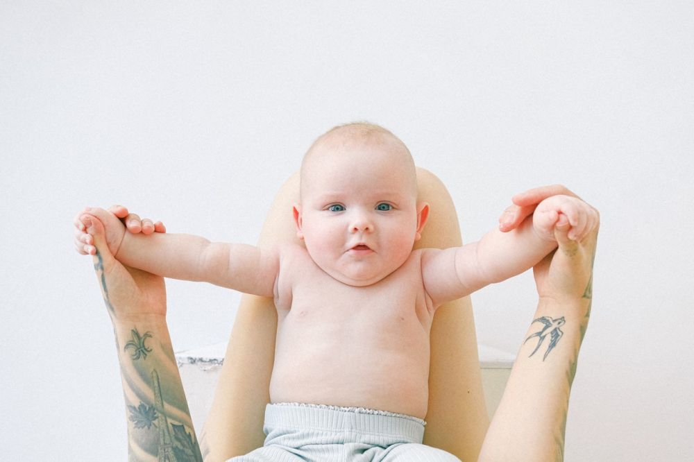 5 Tanda Bayi Tumbuh Sehat dan Bahagia, Tak Hanya Dilihat dari Fisik