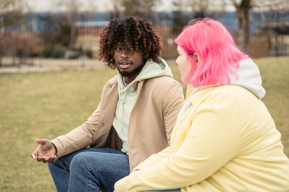 5 Alasan Cowok Merasa Terbebani Jika Pasangan Menuntutnya Romantis