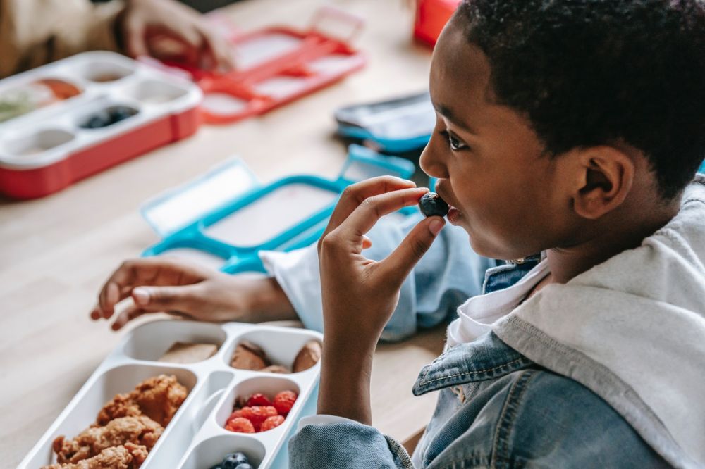 5 Cara Menghadapi Anak yang Susah Makan, Jangan Dipaksa