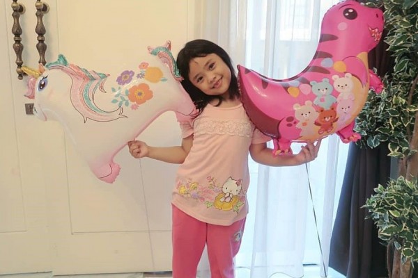 10 Potret Maryam, Anak Oki Setiana Dewi, yang Jadi YouTuber