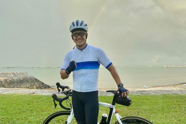 Bak Atlet Profesional, 10 Potret Bugar Gunawan Sudrajat saat Bersepeda