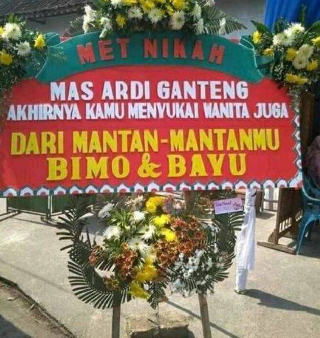 Karangan Bunga Kocak Ini Bikin Orang Nahan Ketawa