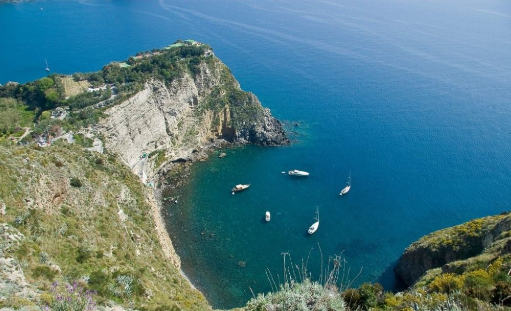 Indahnya 8 Spot Wisata di Ischia, Surga Tersembunyi Italia
